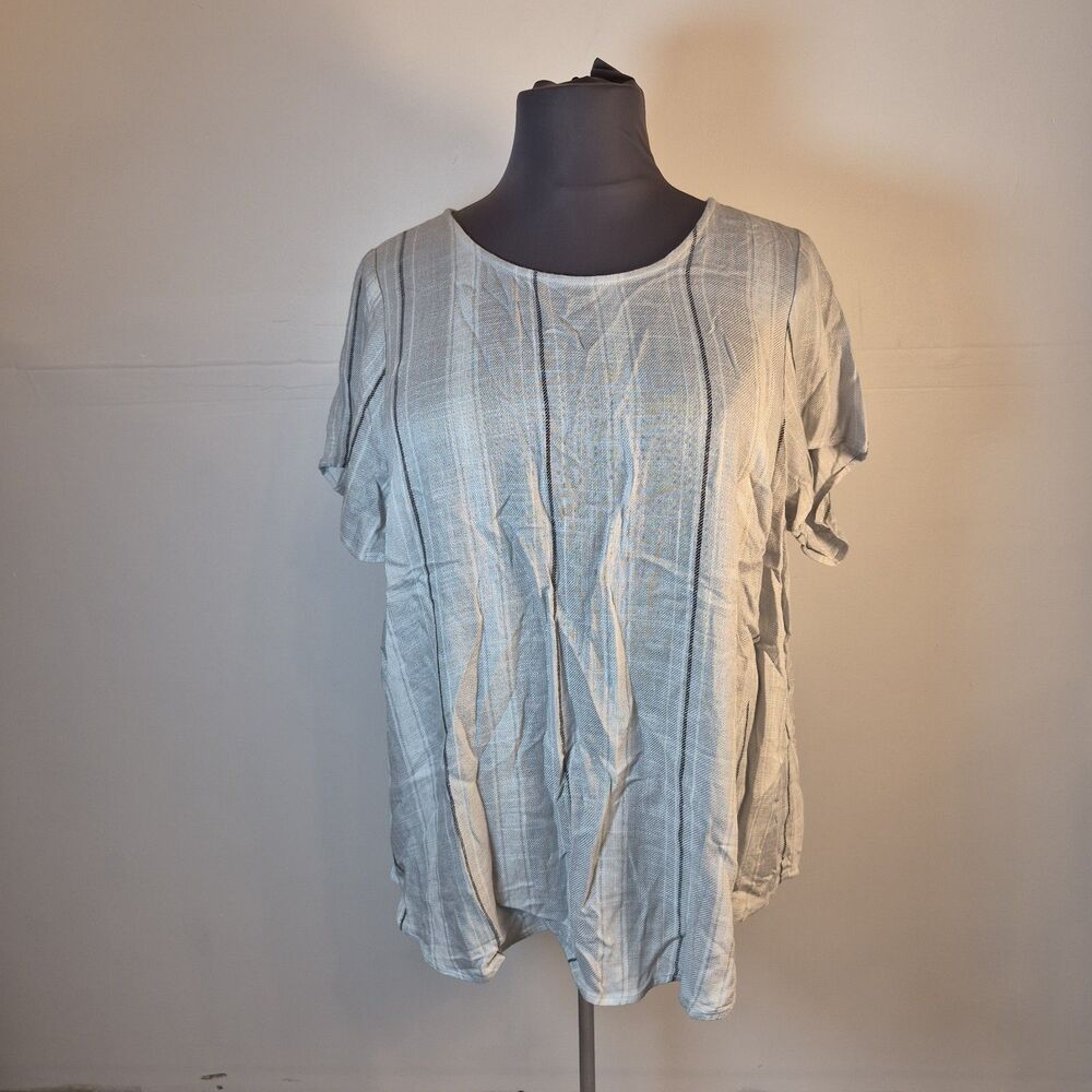 Torrid Womens Abbey Blouse Size 3(22/24) Gray  Striped Basket Weave Button Back